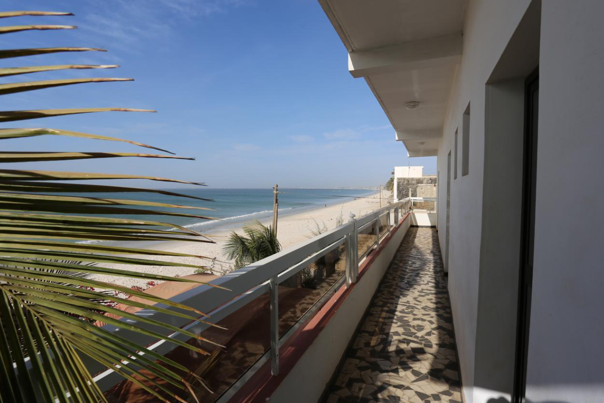 Vue réelle de la plage depuis le balcon de l'hôtel