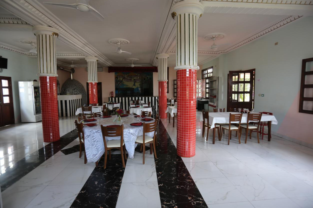 Salle de restaurant réelle de l'Hôtel Stella Di Mare